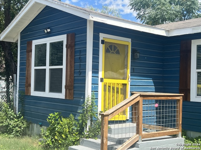 1519 E Southcross Blvd Property Photo 1