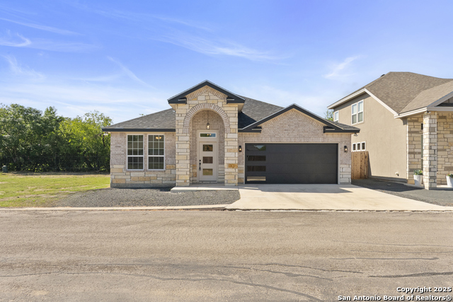 109 Sutton PL Property Photo 1