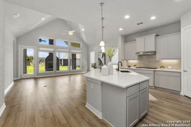 28319 Frank Terrace Property Photo 4