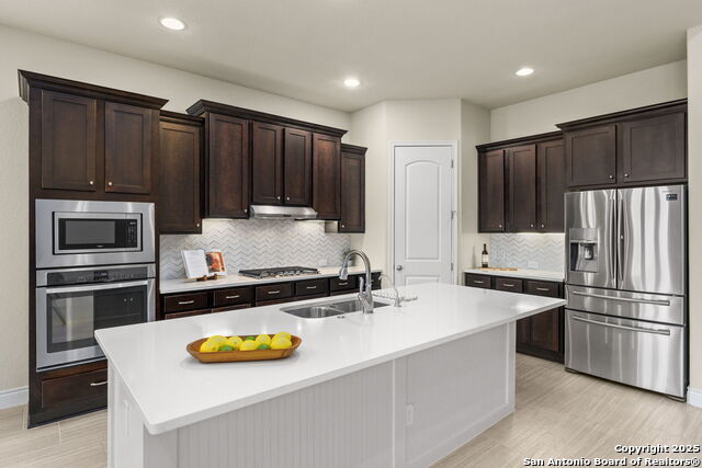 28114 Versant Hills Property Photo 5