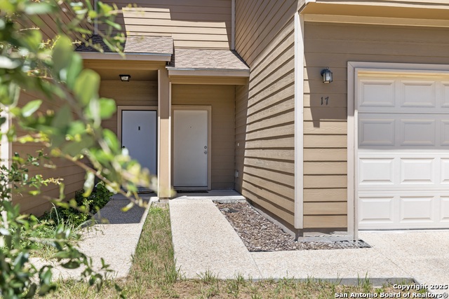 17 Oak Plaza Property Photo 1