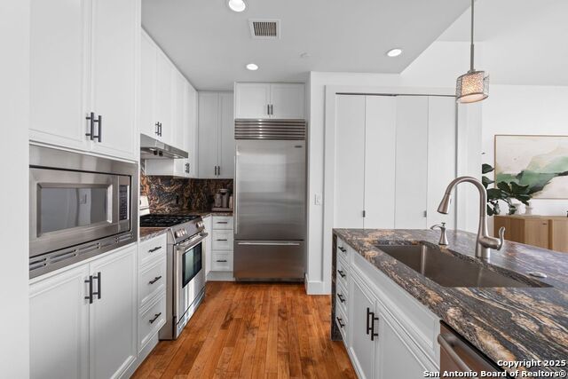 610 E MARKET ST Property Photo 1