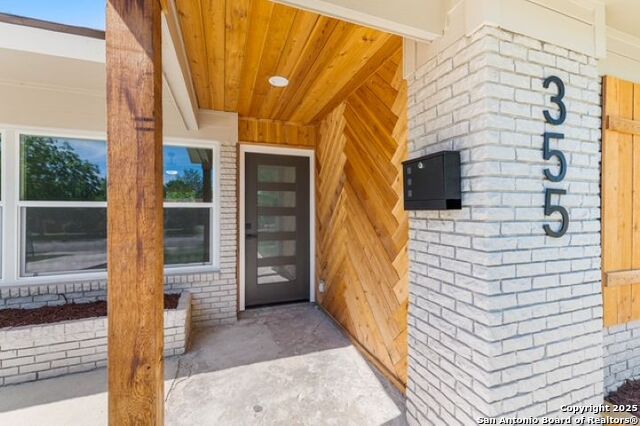 355 Springwood Property Photo 1
