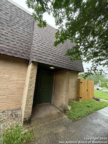 223 sprucewood Property Photo 1