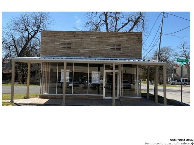 530 S Austin St Property Photo 1