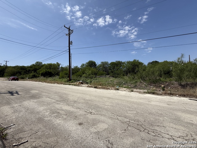 209 Jenull Property Photo 3