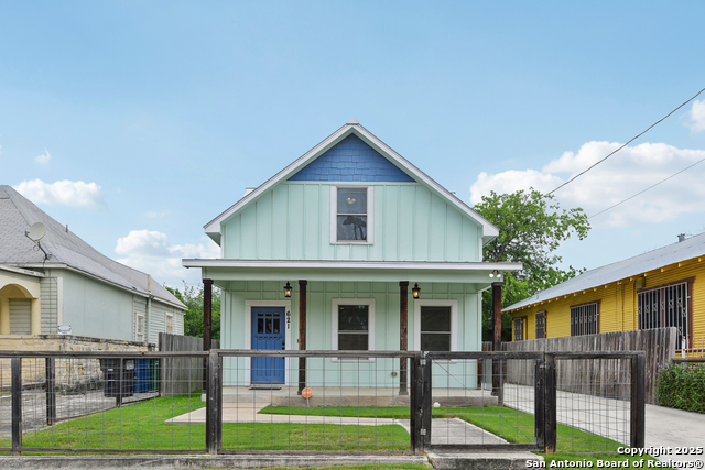 621 Center St. Property Photo 1