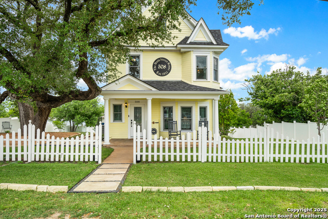 508 Main Property Photo 1