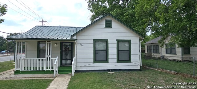 700 Clay St Property Photo