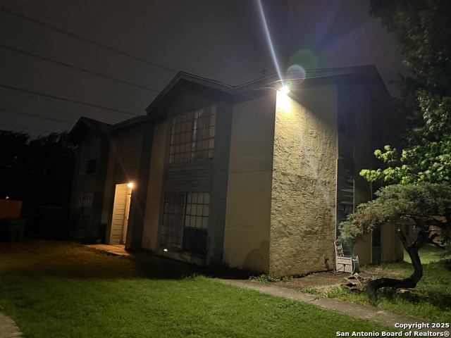 10529 Starcrest Property Photo 7