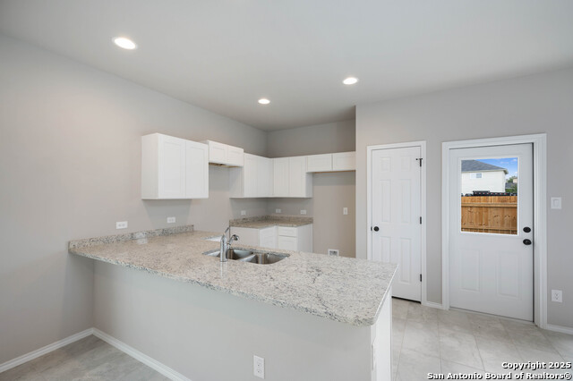 8627 Valentina Property Photo 7