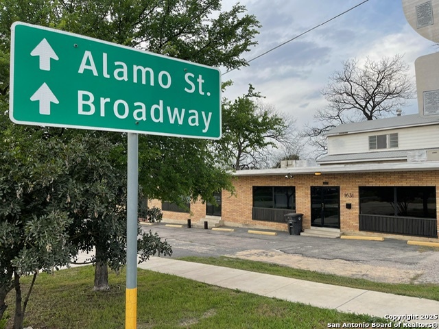 1631 N Interstate 35 Property Photo 1