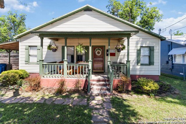 859 Pine St Property Photo 1