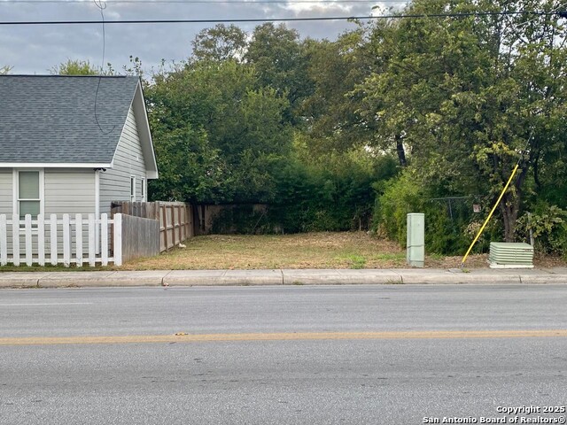 423 N Hackberry St Property Photo 1