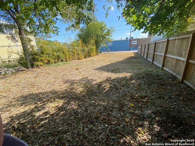 423 N Hackberry St Property Photo 2