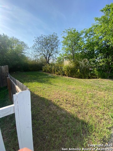 423 N Hackberry St Property Photo 3