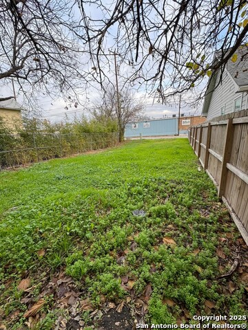 423 N Hackberry St Property Photo 5
