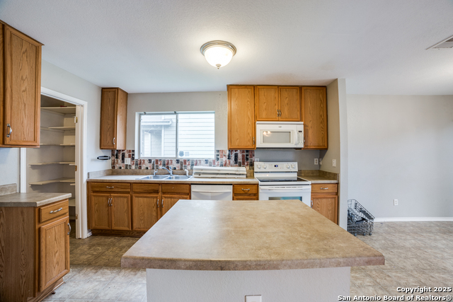 9843 Barhill Bay Property Photo 13