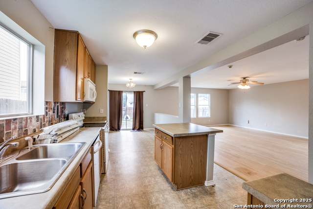 9843 Barhill Bay Property Photo 15