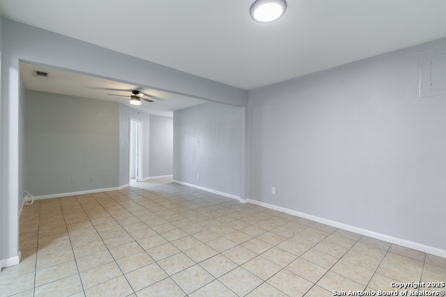 7642 Oak Chase Property Photo 6