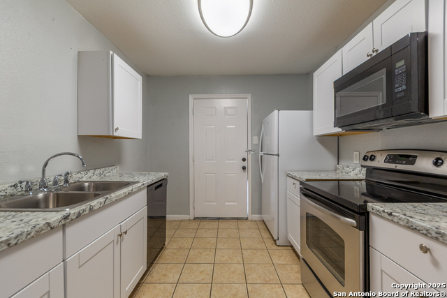 7642 Oak Chase Property Photo 8