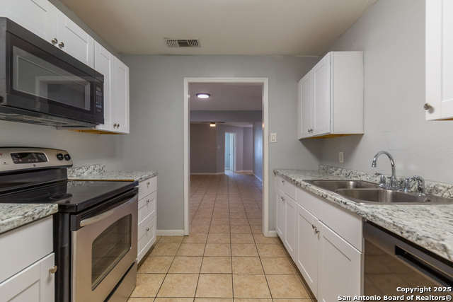 7642 Oak Chase Property Photo 9