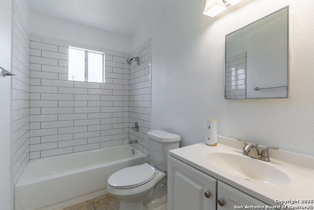 7642 Oak Chase Property Photo 13