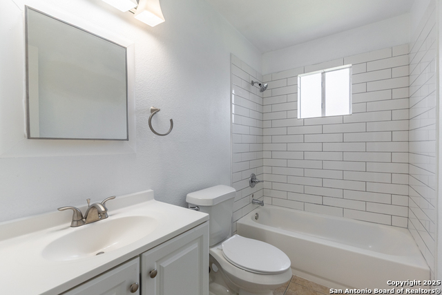 7642 Oak Chase Property Photo 17