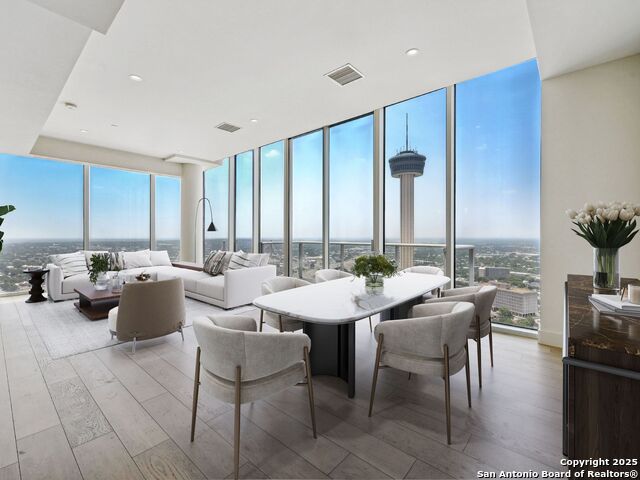 610 E Market Property Photo 1