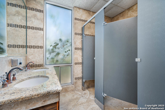 8100 Broadway Property Photo 14