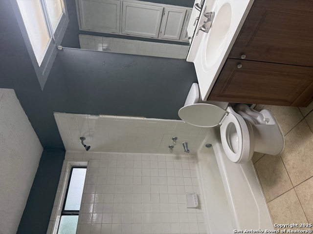 10531 Starcrest Property Photo 4