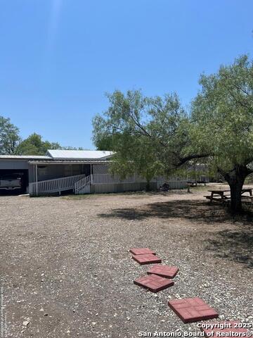 793 Fm 1986 Property Photo 1