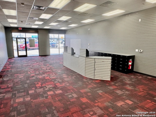 2128 W Oaklawn Property Photo 9