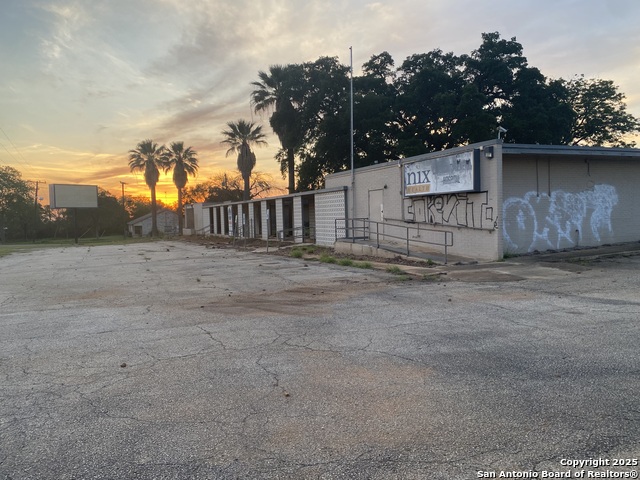 230 W Miller Property Photo 4