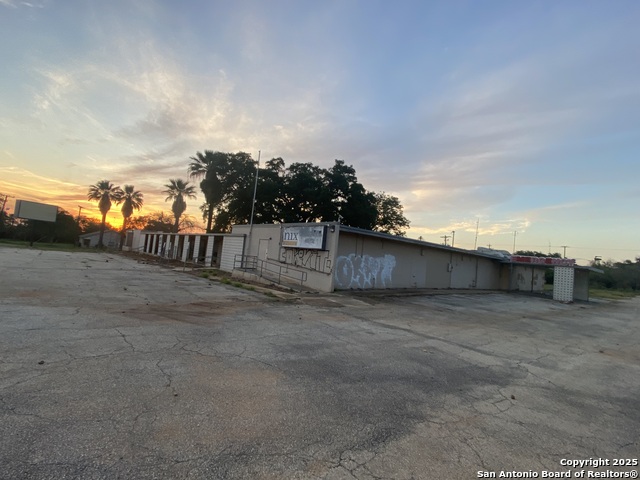 230 W Miller Property Photo 5