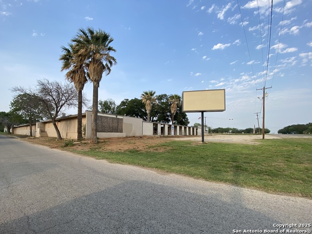 230 W Miller Property Photo 7