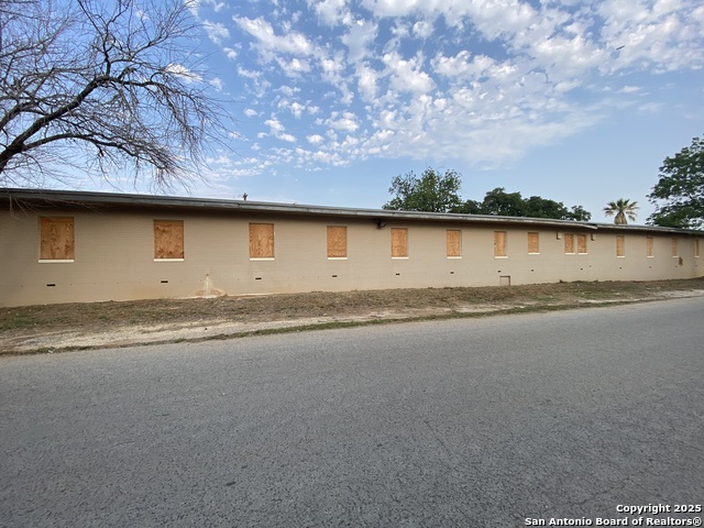 230 W Miller Property Photo 9