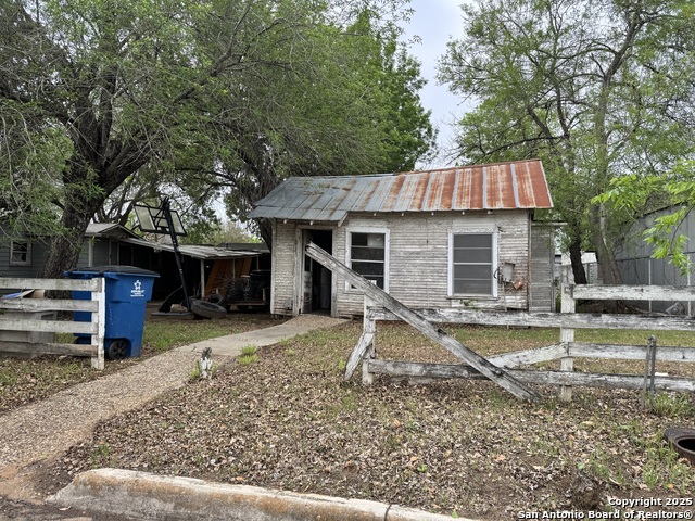 737 Avenue F Property Photo 1
