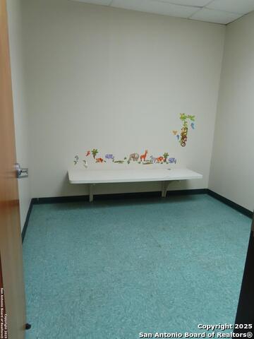 2614 W Commerce Property Photo 9