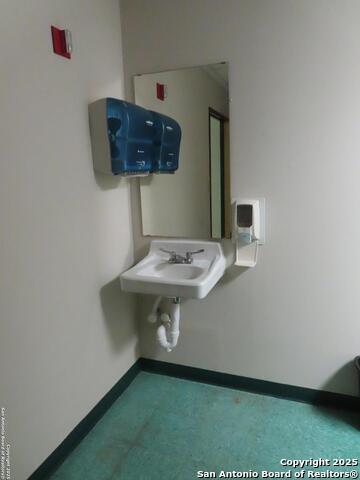 2614 W Commerce Property Photo 10