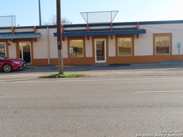 2614 W Commerce Property Photo 1