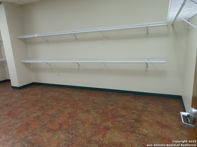 2614 W Commerce Property Photo 4