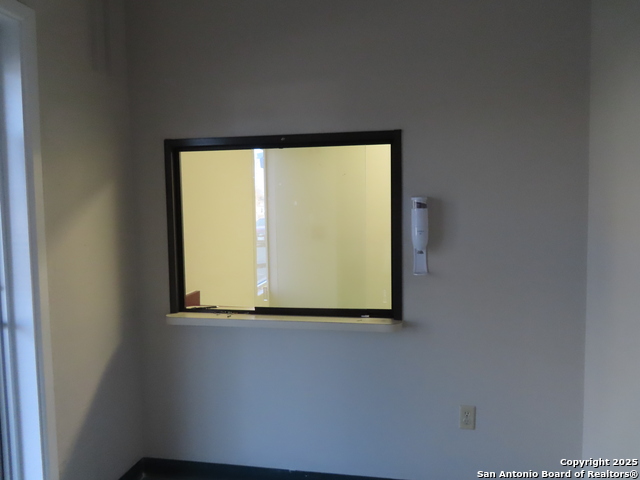 2614 W Commerce Property Photo 8