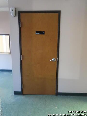 2614 W Commerce Property Photo 9