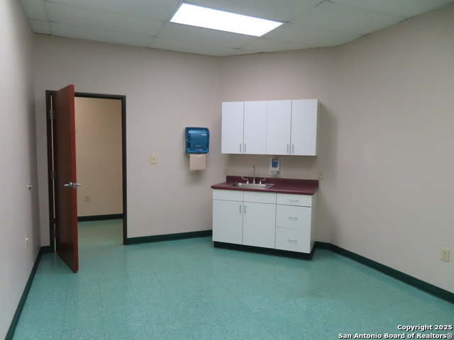 2614 W Commerce Property Photo 15