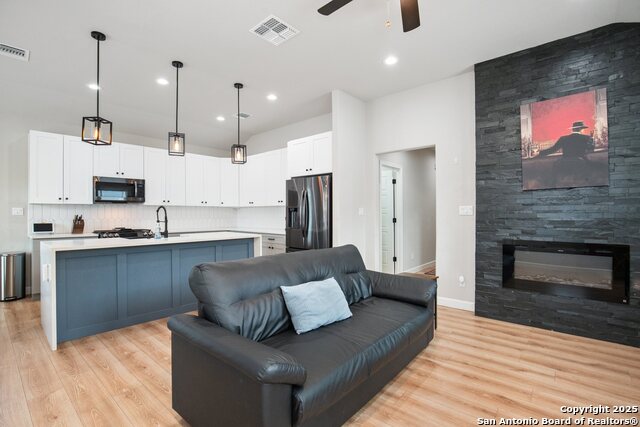 239 Porter ST Property Photo 1