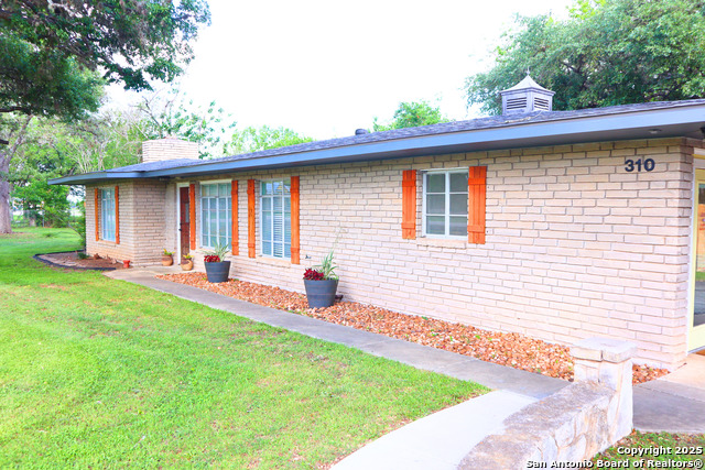 310 Pfeil Property Photo 3