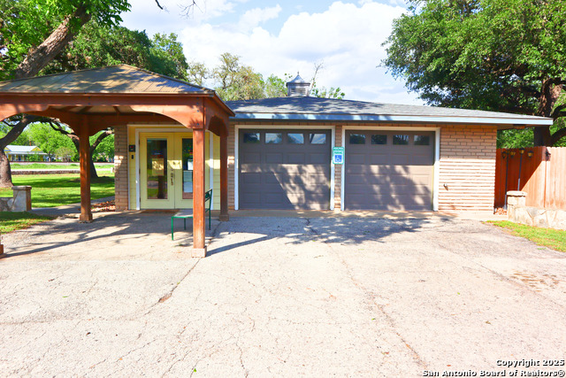 310 Pfeil Property Photo 7