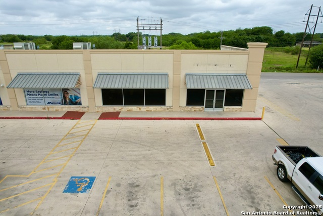 1360 W Oaklawn Property Photo