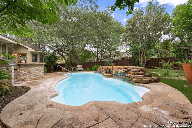 102 Blue Thorn Property Photo 1